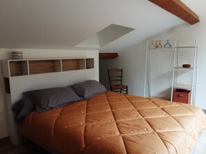 3 slaapkamers, reisbedje, gratis wifi, beddengoed