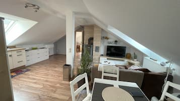 Televisión y chimenea