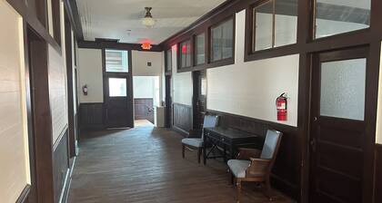 Charming pet-friendly suite in the heart of historic Apalachicola