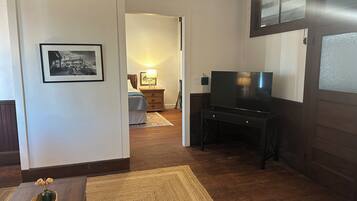 1 bedroom, desk, free WiFi, bed sheets