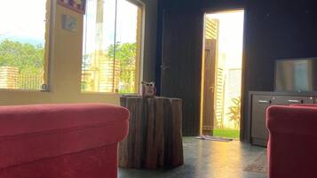 Kamar Double Comfort, pemandangan kebun | Televisi