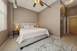 2 habitaciones, tabla de planchar con plancha, wifi y ropa de cama