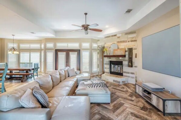 スマートテレビ、暖炉