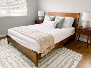 4 Schlafzimmer, Schreibtisch, Bügeleisen/Bügelbrett, Reisekinderbett