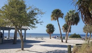 Liegestühle, Strandtücher