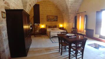 Appartement Supérieur, vue jardin | Rideaux occultants, chambres insonorisées, fer et planche à repasser