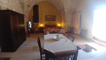 Appartement Supérieur, vue jardin | Rideaux occultants, chambres insonorisées, fer et planche à repasser