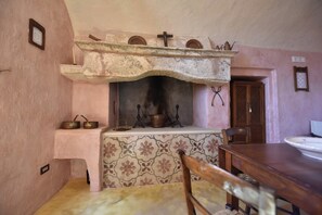 Family Apartment, Garden View | Blackout curtains, soundproofing, iron/ironing board, free WiFi - Masseria la Maestà Ospitalità rurale (Sannicola)