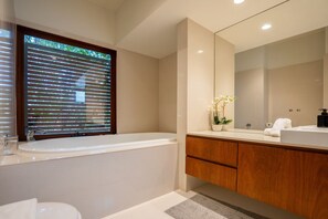 ヘアドライヤー、タオル