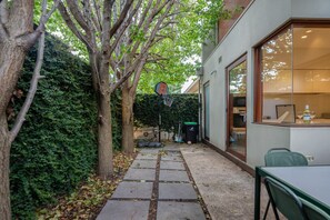 屋外ダイニングエリア