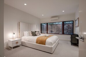 3 室のベッドルーム、アイロン / アイロン台、WiFi (無料)、ベッドシーツ