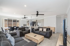 Smart TV - Ideal for Tradies and Nurses (Eli Waters)