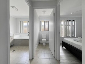 2 bedrooms, desk, iron/ironing board, free WiFi