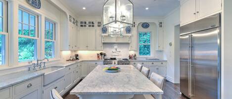 Microwave, coffee/tea maker, toaster, cookware/dishes/utensils