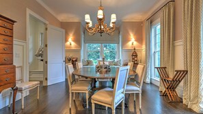 Dining - Traditional Home w/ English Gardens, Pool, Rec Room, Close to Ocean Beaches (Southampton)