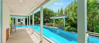 Salt Spring Villa - sister villa to Red Rock Villa, Spectacular pool and privacy