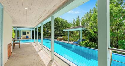 Salt Spring Villa - sister villa to Red Rock Villa, Spectacular pool and privacy