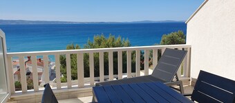 Charming Apartments B&B with AC and WiFi in picturesque Podstrana