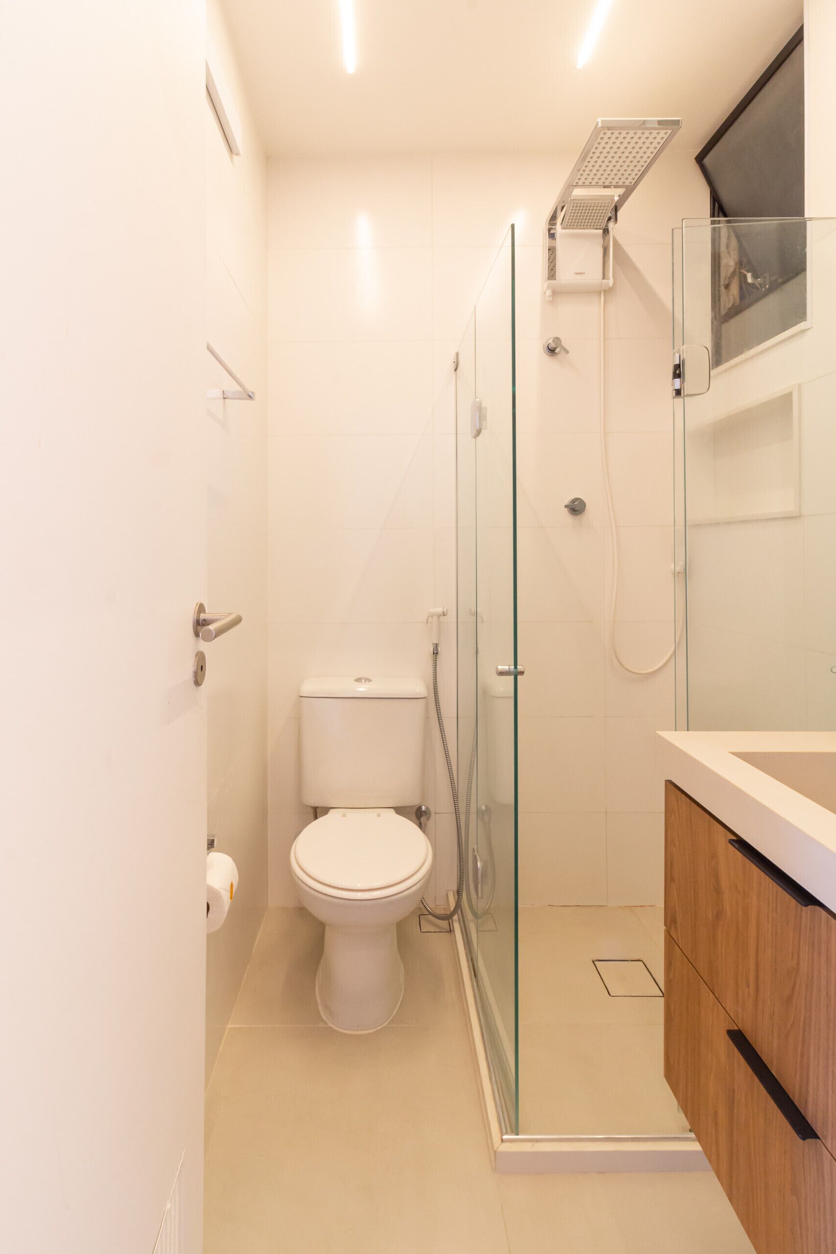 Shower, hair dryer, towels, shampoo