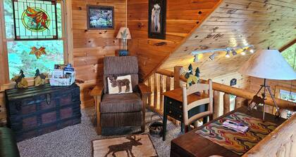 Mountain views from everywhere in this beautiful log cabin!
2 br/2 bath, hot tub