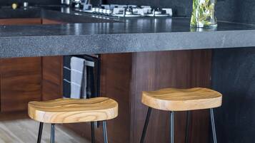 Fridge, microwave, oven, coffee/tea maker