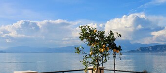 La Vista Postcard Hotel