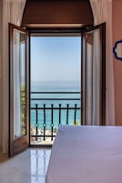 Δωμάτιο, Θέα στη Λίμνη | Χρηματοκιβώτιο στο δωμάτιο, ηχομόνωση, δωρεάν Wi-Fi, κλινοσκεπάσματα 