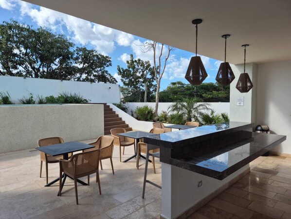 Outdoor dining
