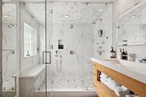 Shower, hair dryer, bidet, towels