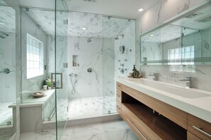 Shower, hair dryer, bidet, towels - Private Modern Home w Pool, Firepit & BBQ - Enjoy AZ outdoor living at its best! (Scottsdale)