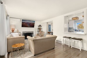 TV, fireplace