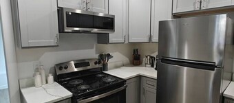 2BR Lux Apartment | 5 Mins from Airport | Pets+