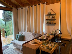 Deluxe Chalet, Jetted Tub, Mountain View | Interior