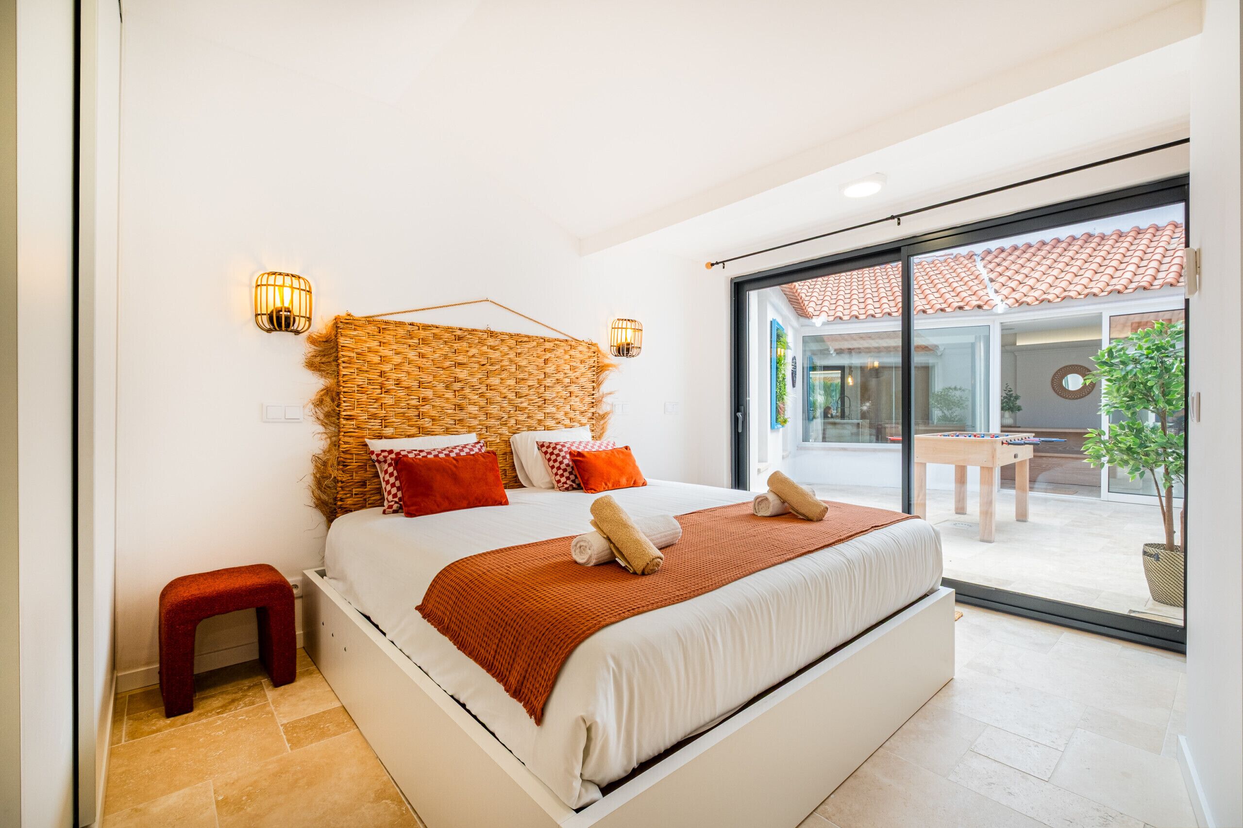 5 bedrooms, iron/ironing board, free WiFi, bed sheets