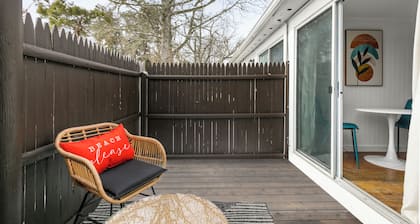 Charming Studio Dennis Port Getaway with WiFi and AC - Close to Beach!