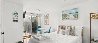 Charming Studio Dennis Port Getaway with WiFi and AC - Close to Beach!