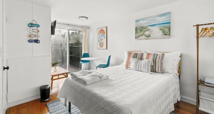 Charming Studio Dennis Port Getaway with WiFi and AC - Close to Beach!