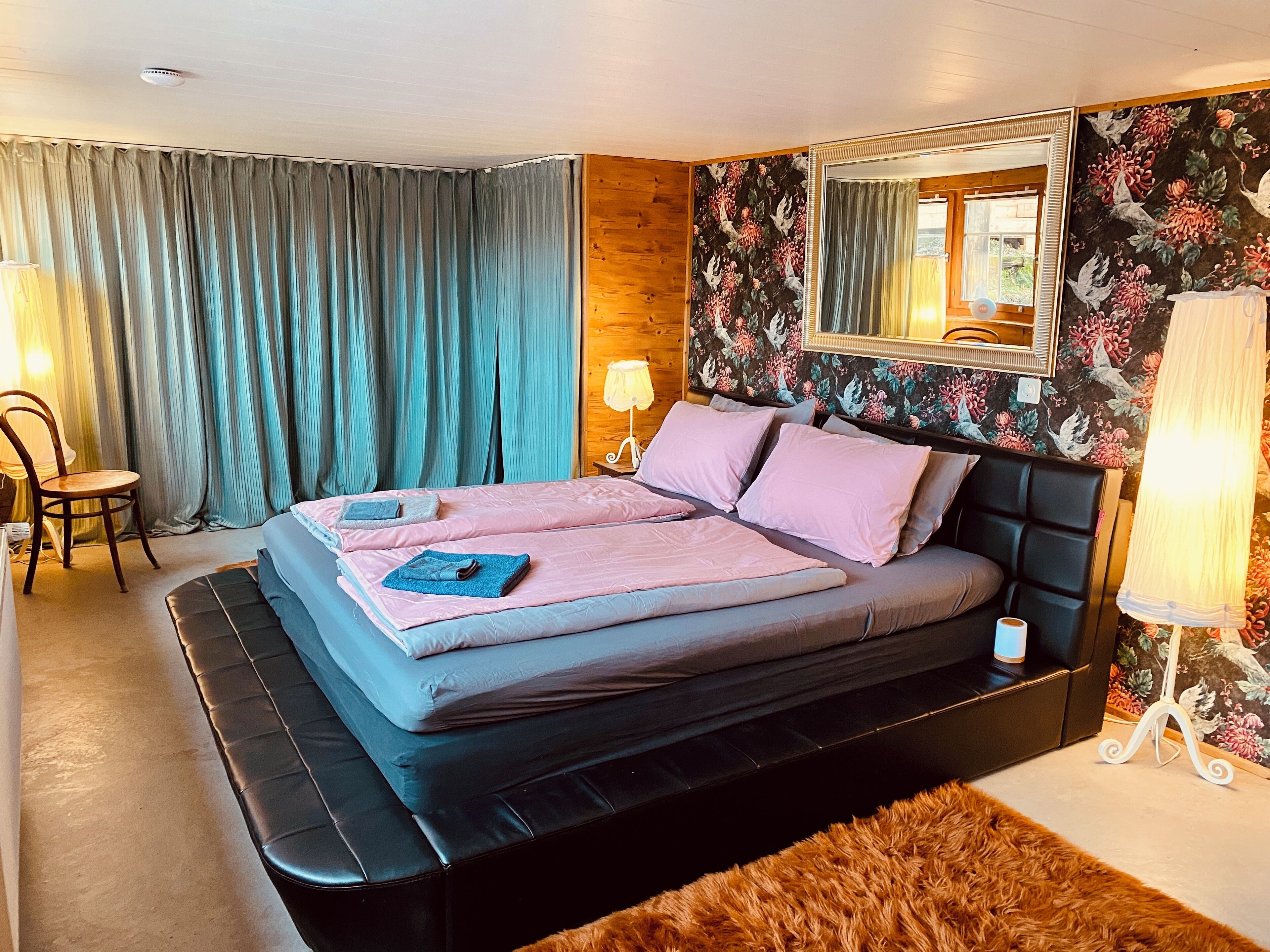 4 sovrum, skrivbord, strykjärn/strykbräda och resesäng