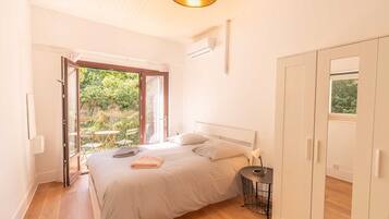 Casa Comfort, 3 camere da letto, vista giardino | 3 camere, ferro/asse da stiro, Wi-Fi gratuito