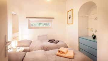Comfort House, 3 Bedrooms, Garden View | 3 bedrooms, iron/ironing board, free WiFi