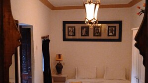 Unclassified image, 5 of 8, button - MAISON DES MAÎTRES  (Ourika)