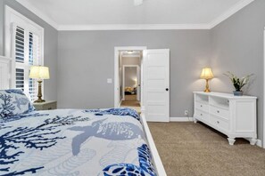 Skrivebord, strygejern/strygebræt, Wi-Fi, sengetøj