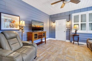 Fireplace - Stowe Away - Pet Friendly (Edisto Island)