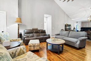 Televisie en een open haard