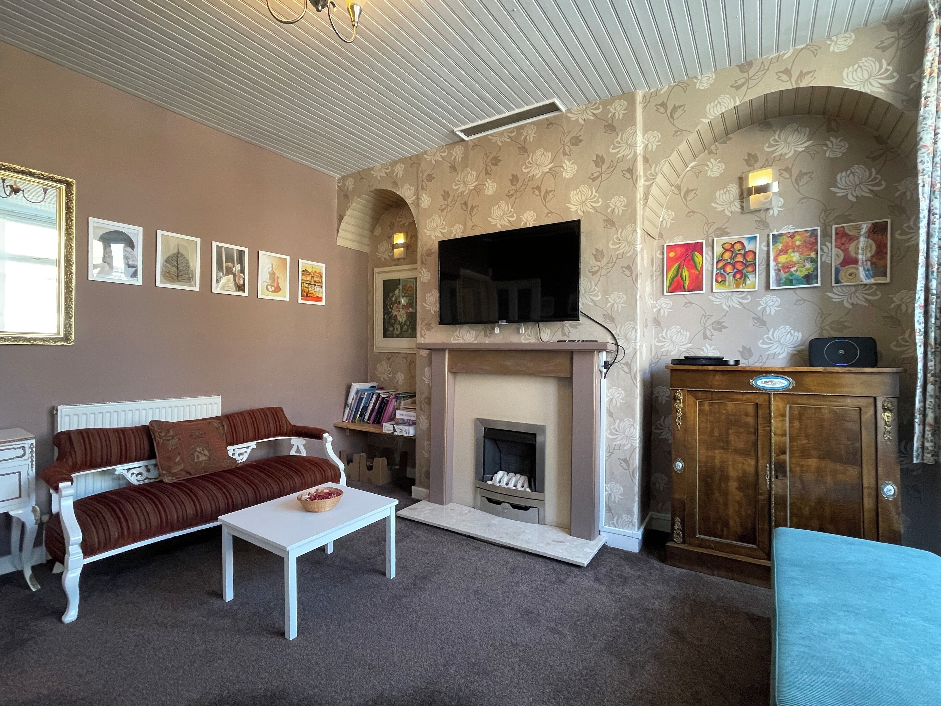 Basic House | Living area