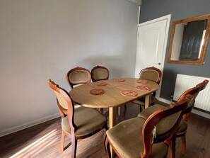 Casa básica | Opções para refeição no quarto