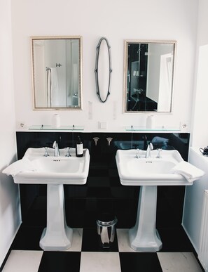 Deluxe Double Room | Bathroom - Boutique Hotel Palmenbad  (Kassel)