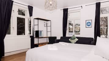 Deluxe Double Room | Iron/ironing board, free WiFi