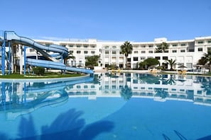 A hotel with a swimming pool, water slides, and palm trees. - Imperial Park Yasmine Hammamet (Hammamet)