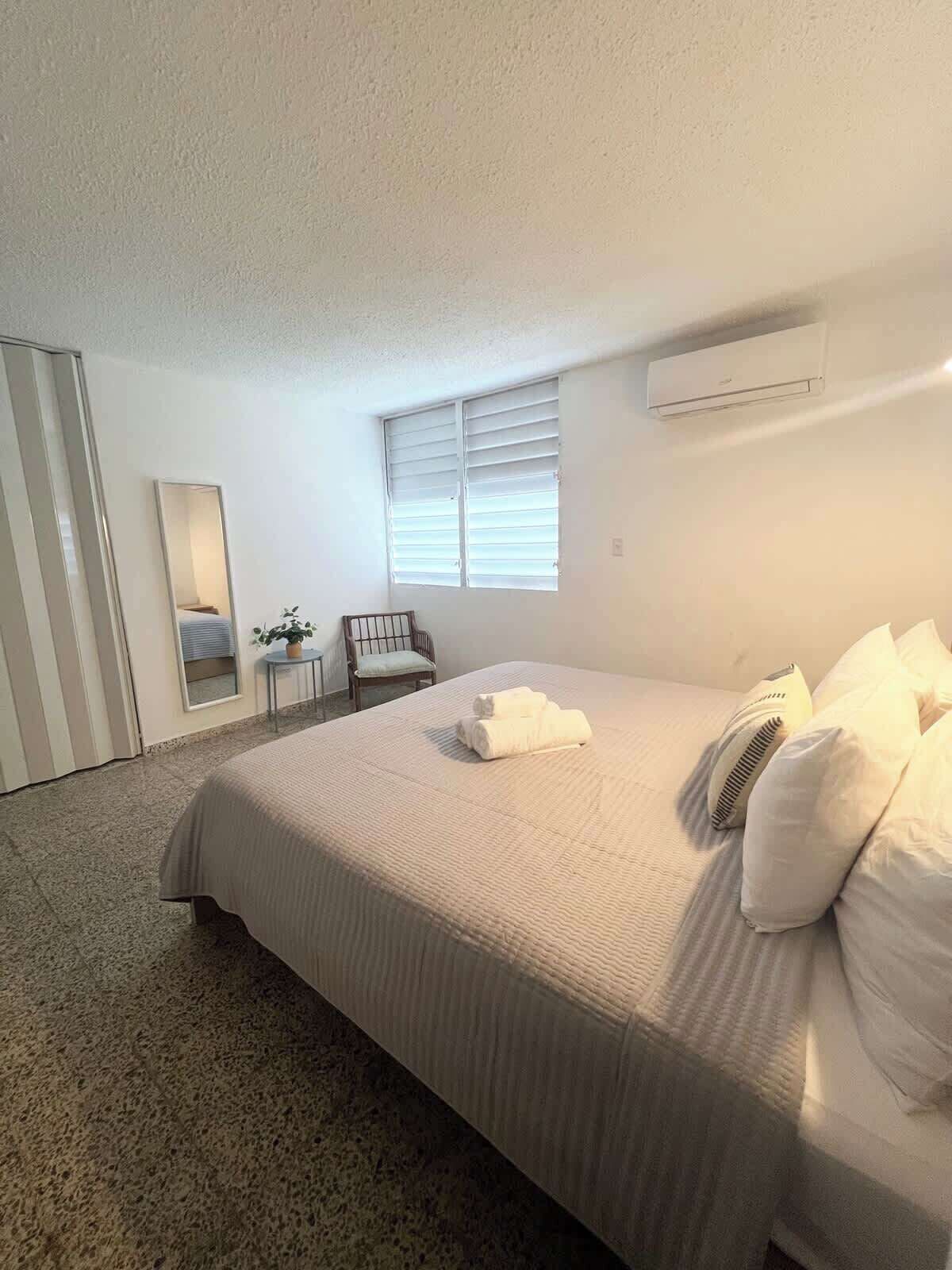 4 عدّة غرف نوم ومكواة/لوح كي وواي فاي وملاءات أسرّة